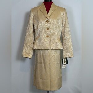 NWT Le Suit Skirt Suit Women Size 10P/14P Gold/Cream 2-Piece Set Blazer & Skirt